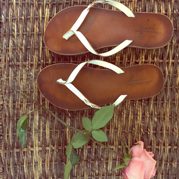 PRICE REDUCED 👀 American Eagle Flip Flops