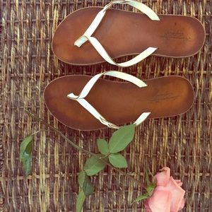 PRICE REDUCED 👀 American Eagle Flip Flops