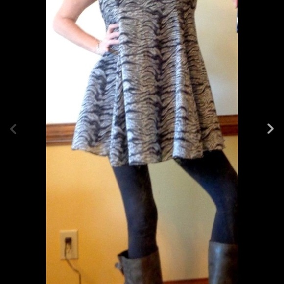 Kimchi Blue Animal Print Grey Dress! Size 4 EUC!