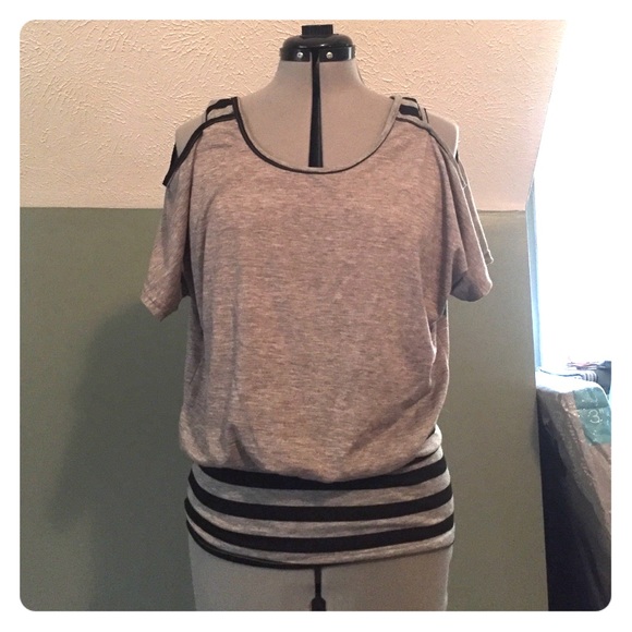 Off shoulder knit tee