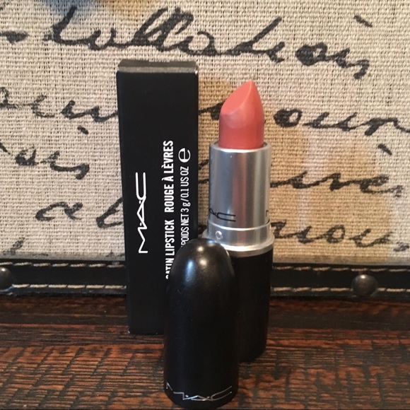 NEW Mac Satin Lipstick in Mocha