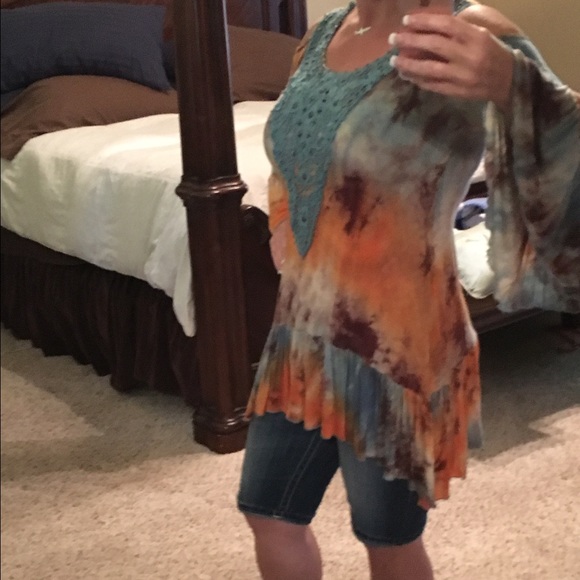 Flowy Cold Shoulder Top - Picture 1 of 3