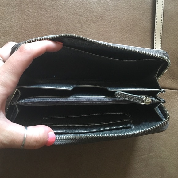 Authentic Michael Kors Wallet - Picture 3 of 4