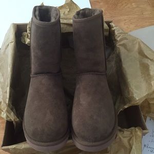 UGG Authentic Classic Dry Leaf boots size 9