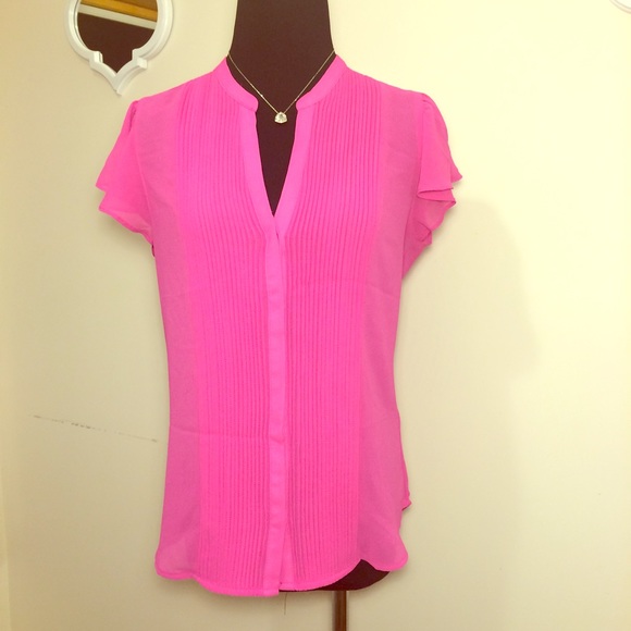 H&M Pink blouse. Beautiful flowy short sleeves