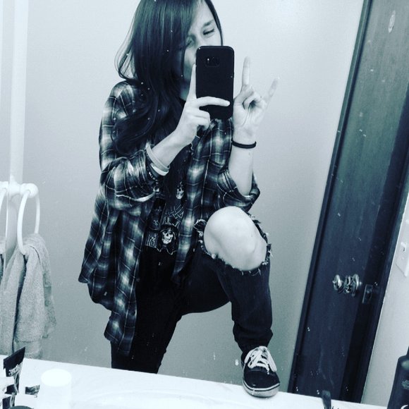 Meet your Posher, Emily - Picture 2 of 2