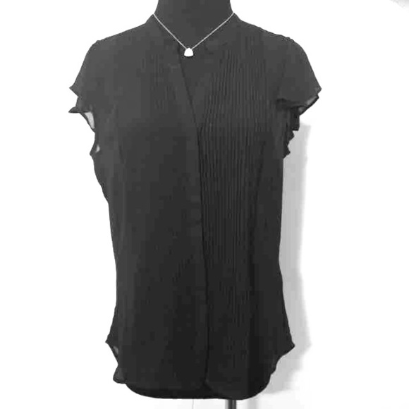 H&M Blouse with beautiful flowy short sleeves