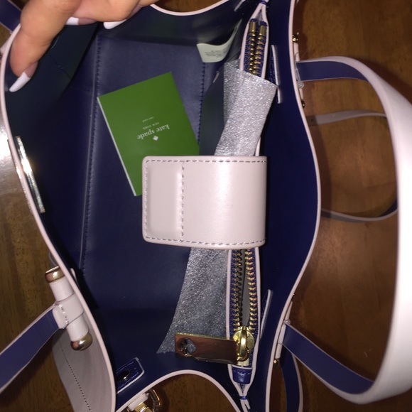 💥🆕 Adorable Gray Kate Spade Small Elodie Handbag - Picture 2 of 4