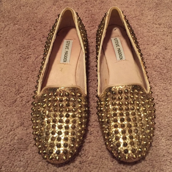 Steve Madden Gold Studded flats. Size 6 1/2.