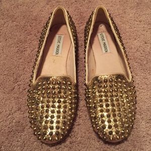 Steve Madden Gold Studded flats. Size 6 1/2.