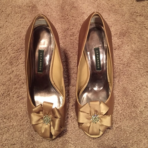 Caparros Gold silk formal shoe. 3" heel. Size 6.
