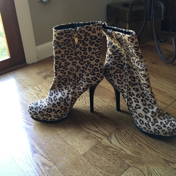 Boots - Picture 2 of 4