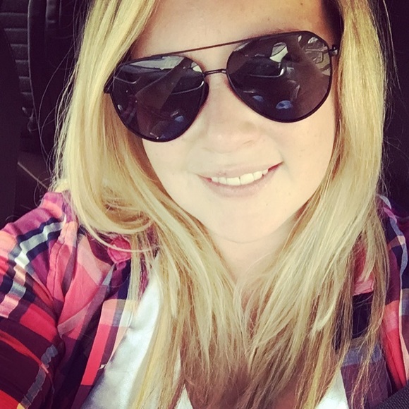 Meet your Posher, Crystal - Picture 2 of 2