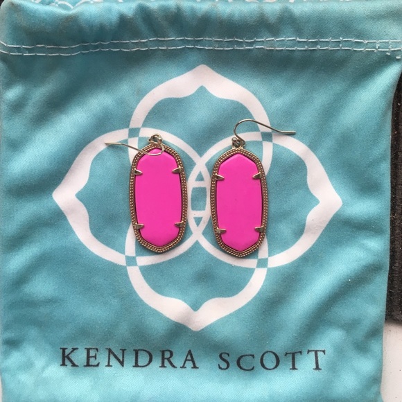 Hot pink small Kendra Scott earnings