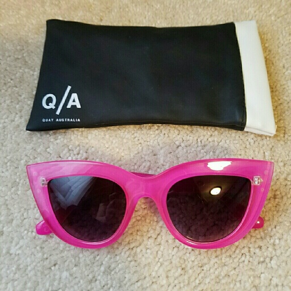 Kitti by Quay pink sunglasses