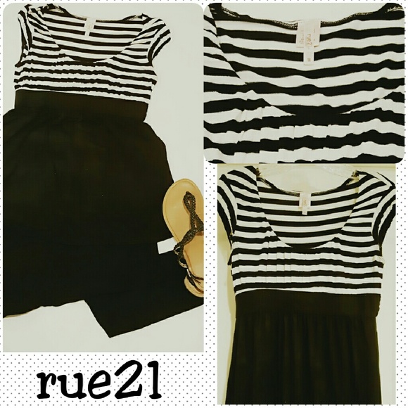 Adorable striped black and white Rue21 top