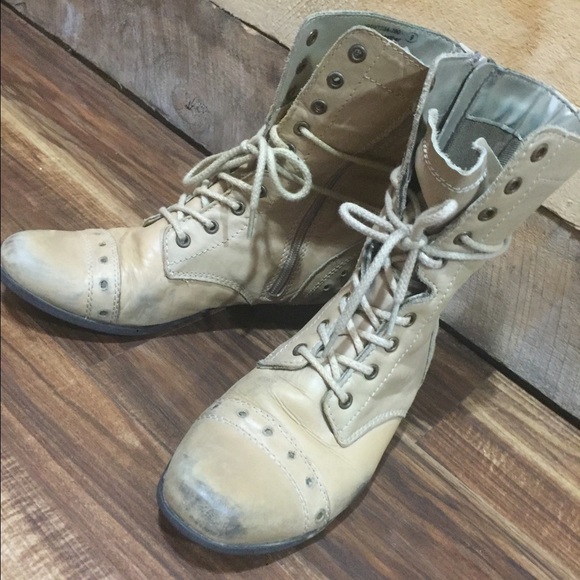 Buckle Combat Distressed boots