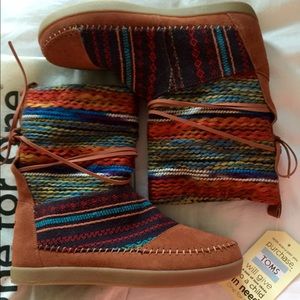 TOMs Nepal textile woven cognac suede boots
