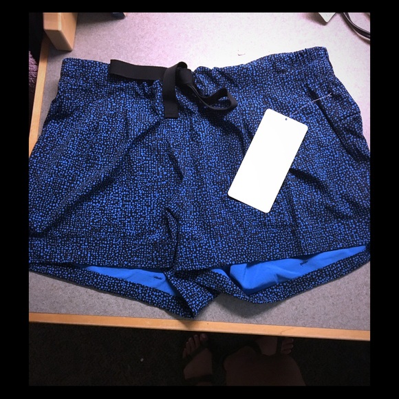 BNWOT Lululemon Spring Break Away II shorts sz 10