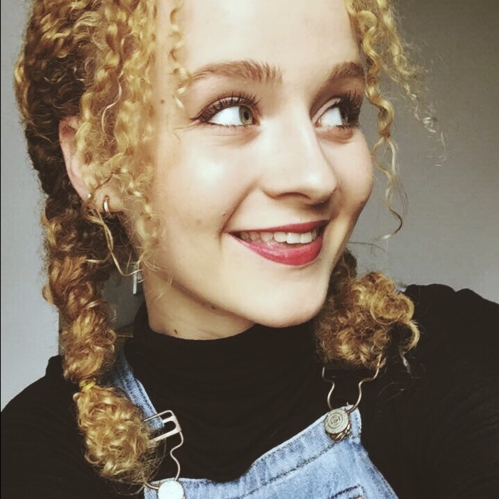 Meet your Posher, Olivia