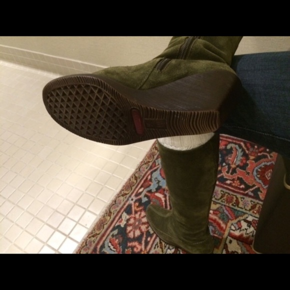 Aerosoles tall Forrest green suede boots like new - Picture 2 of 4
