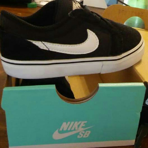 Nike sattire - Picture 1 of 1