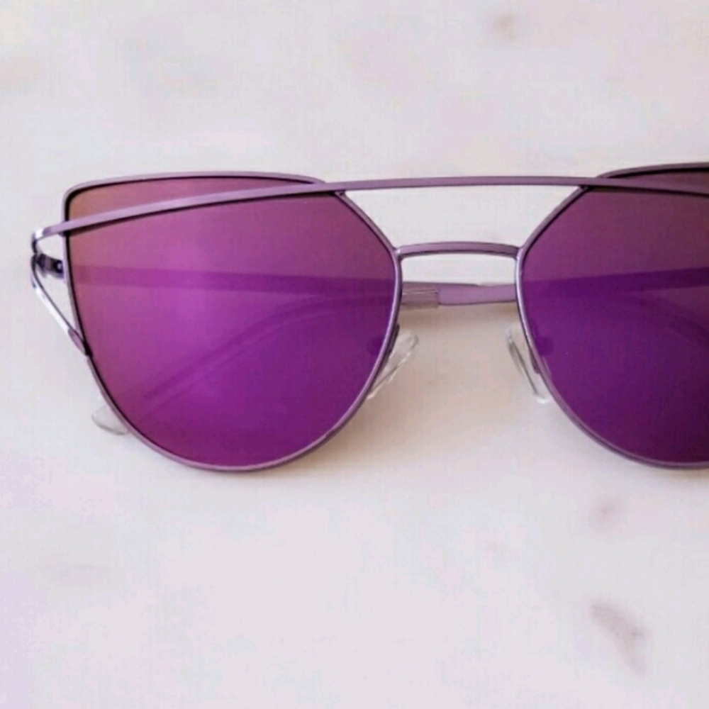 𝒞𝓁𝑒𝒶𝓇𝒶𝓃𝒸𝑒 New Sunglasses - Picture 8 of 8