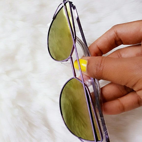 𝒞𝓁𝑒𝒶𝓇𝒶𝓃𝒸𝑒 New Sunglasses - Picture 3 of 8
