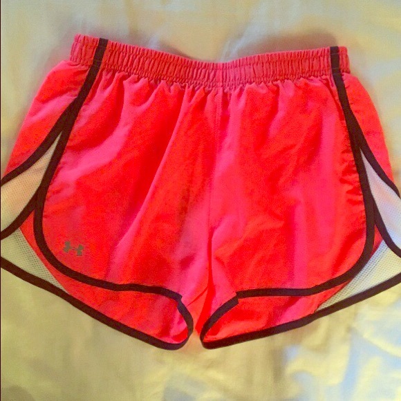 SOLD Under Armour Semi-Fitted Running Short - Picture 1 of 1