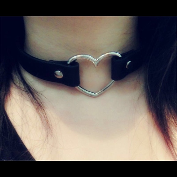 Black Leather Choker with Silver Heart - NWT! - Picture 2 of 3