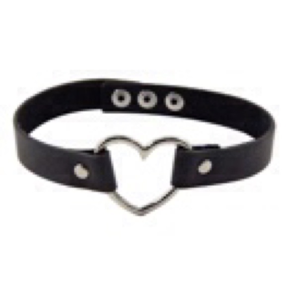 Black Leather Choker with Silver Heart - NWT! - Picture 3 of 3