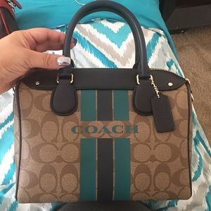 COACH VARSITY STRIPE MN BNN SATCHEL SIGNATURE 💙
