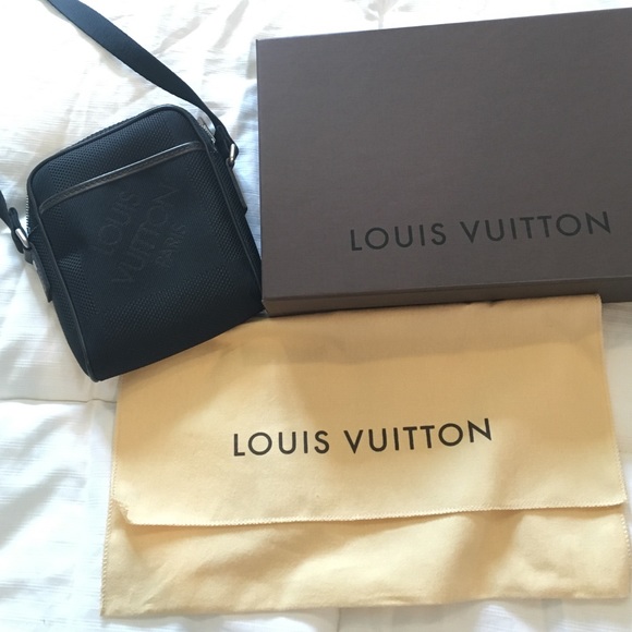 🎉HP LOUIS Vuitton canvas messenger NEW UNISEX - Picture 2 of 8