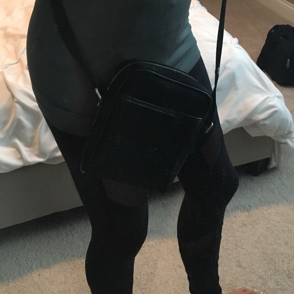 🎉HP LOUIS Vuitton canvas messenger NEW UNISEX - Picture 6 of 8