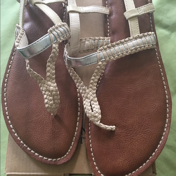 American Eagle Outfitters Shoes - ⬇️DROP PRICE⬇️Cute & confortable👡💄