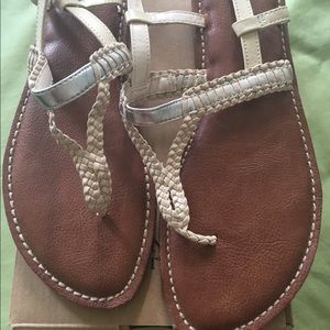 ⬇️DROP PRICE⬇️Cute & confortable👡💄