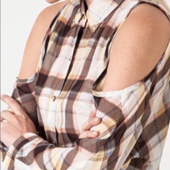 Cold shoulder top - Picture 2 of 4