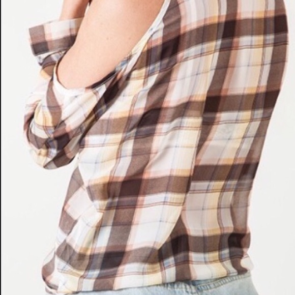 Cold shoulder top - Picture 3 of 4