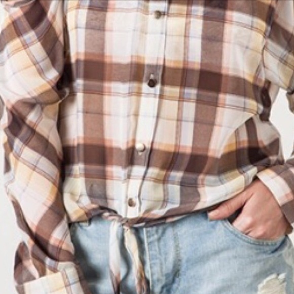 Cold shoulder top - Picture 4 of 4