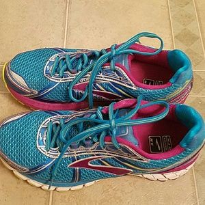 Brooks adrenaline size 10