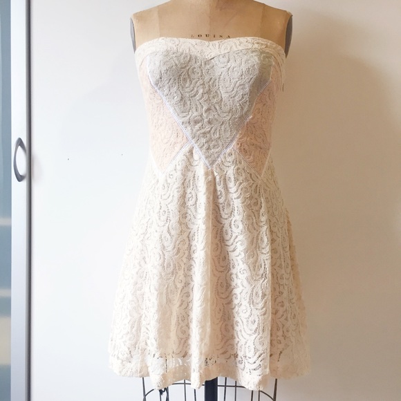Urban Outfitters Kimchi Blue Lace Strapless Dress - Picture 2 of 4