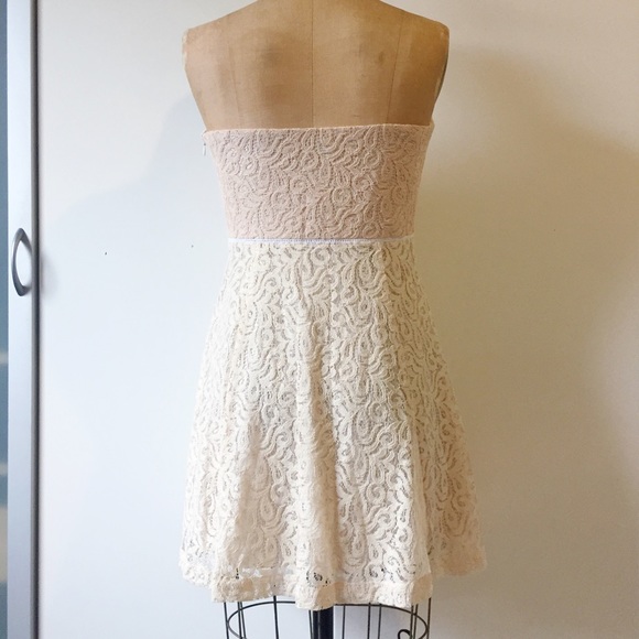 Urban Outfitters Kimchi Blue Lace Strapless Dress - Picture 4 of 4