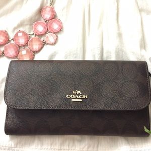 🌟Flash Sale🌟Authentic Coach wallet with tag.
