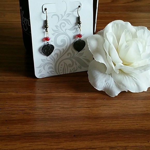 Beautiful handmade earrings! - Picture 1 of 3