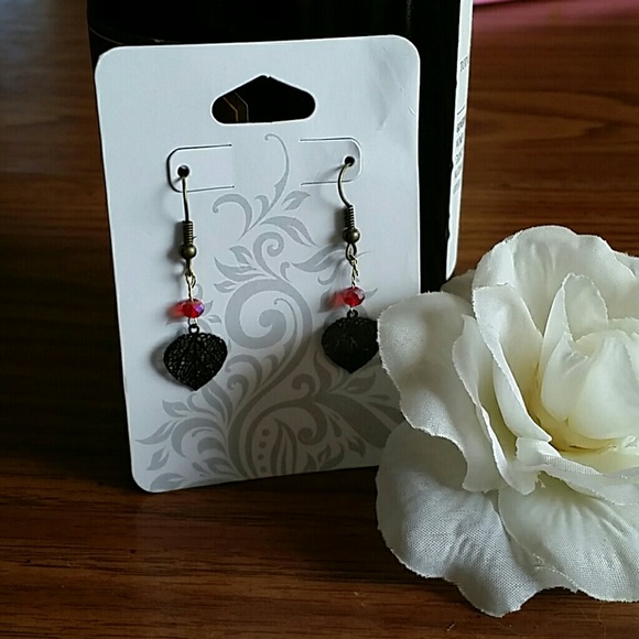 Beautiful handmade earrings! - Picture 2 of 3