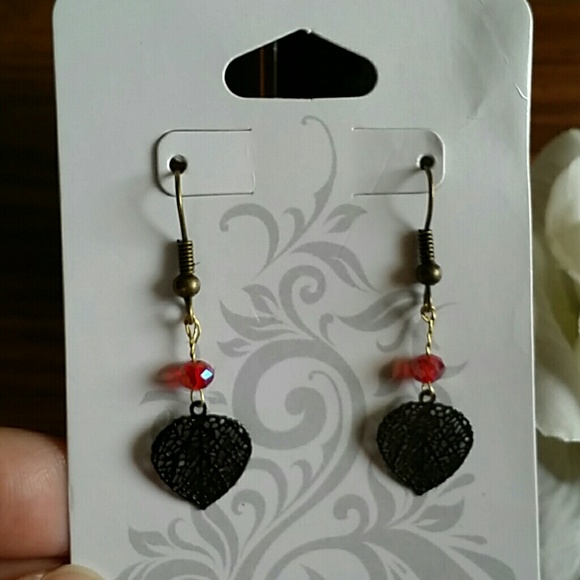 Beautiful handmade earrings! - Picture 3 of 3