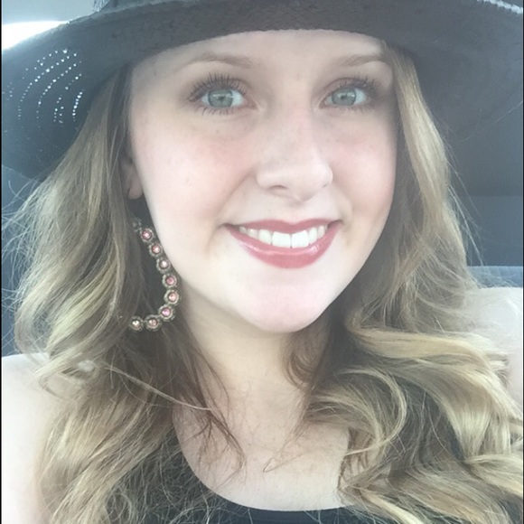 Meet your Posher, Cameryn - Picture 1 of 1