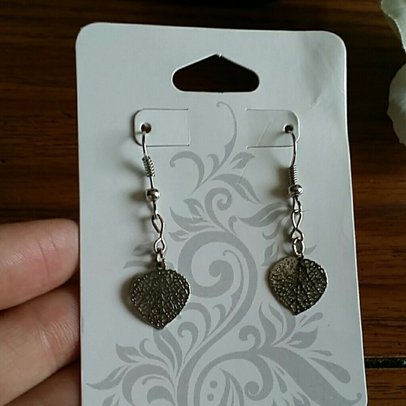 Beautiful handmade earrings! - Picture 3 of 3