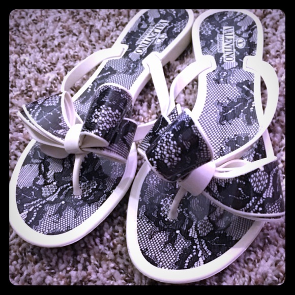 Never worn, Valentino Lace pattern sandal w/ bow