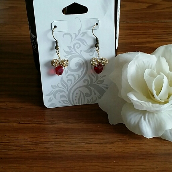 Beautiful handmade earrings! - Picture 2 of 3